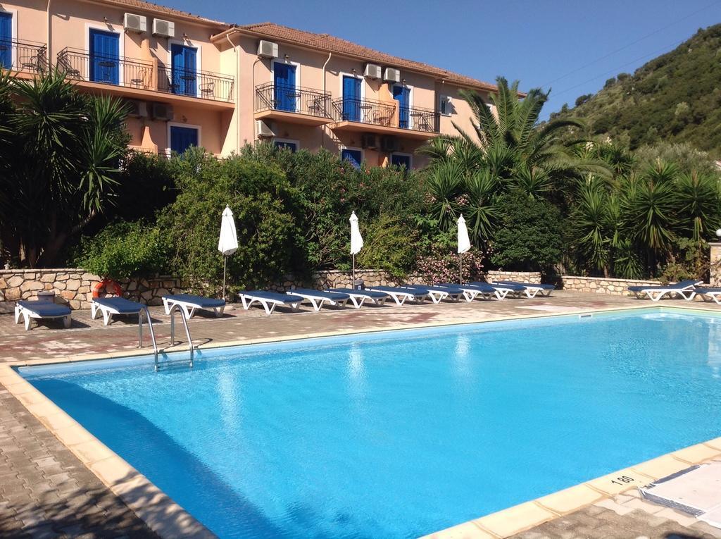 Nostos Hotel 2*